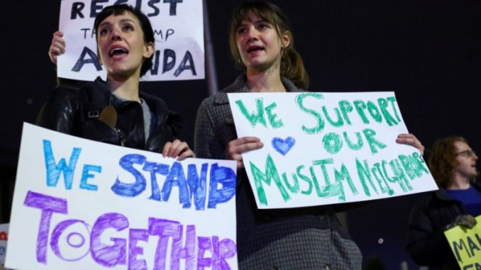 On website, thousands of Americans pledge to side with Muslims amid talk of registry